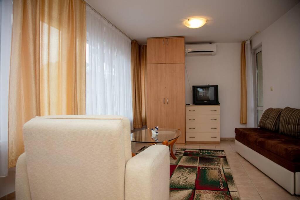 Convenient 1-Bedroom Flat Next To Harmanite Beach 소조폴 외부 사진