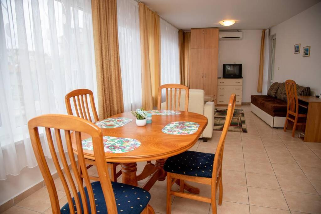 Convenient 1-Bedroom Flat Next To Harmanite Beach 소조폴 외부 사진