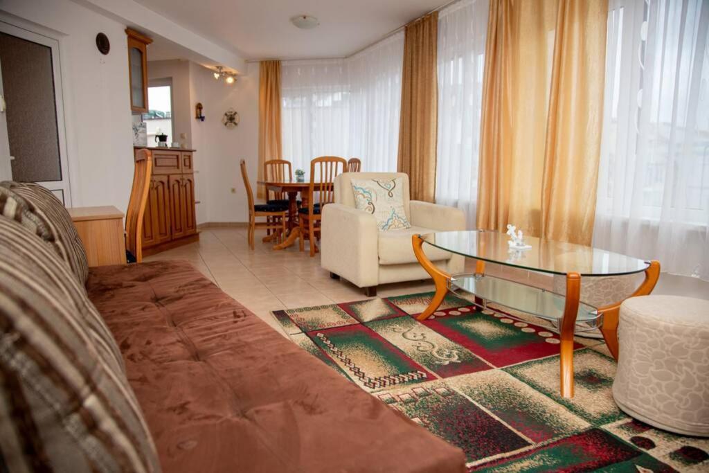 Convenient 1-Bedroom Flat Next To Harmanite Beach 소조폴 외부 사진