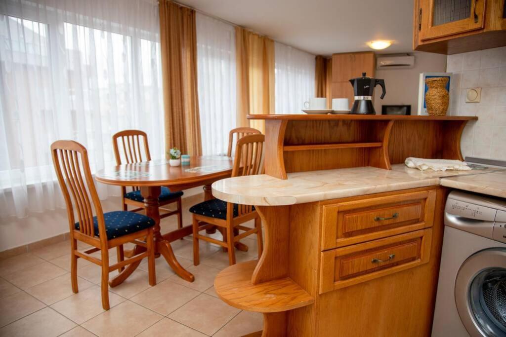 Convenient 1-Bedroom Flat Next To Harmanite Beach 소조폴 외부 사진