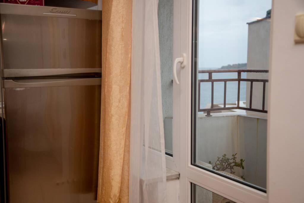 Convenient 1-Bedroom Flat Next To Harmanite Beach 소조폴 외부 사진